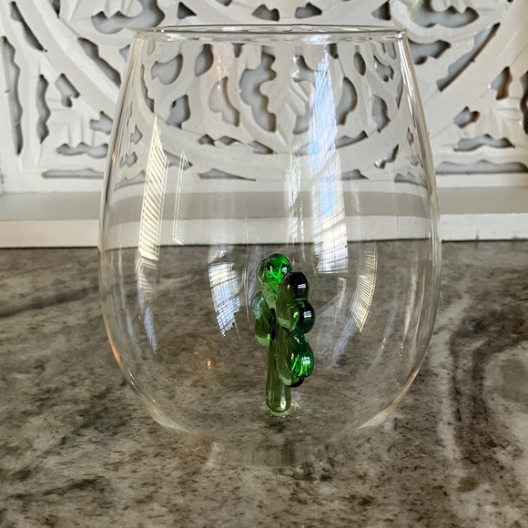 🍀Shamrock Stemless Wine Glass - Picture 2 of 5